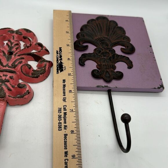 Two Fleur-de-lis Wrought Iron and Wood Wall Hooks - Picture 4 of 7